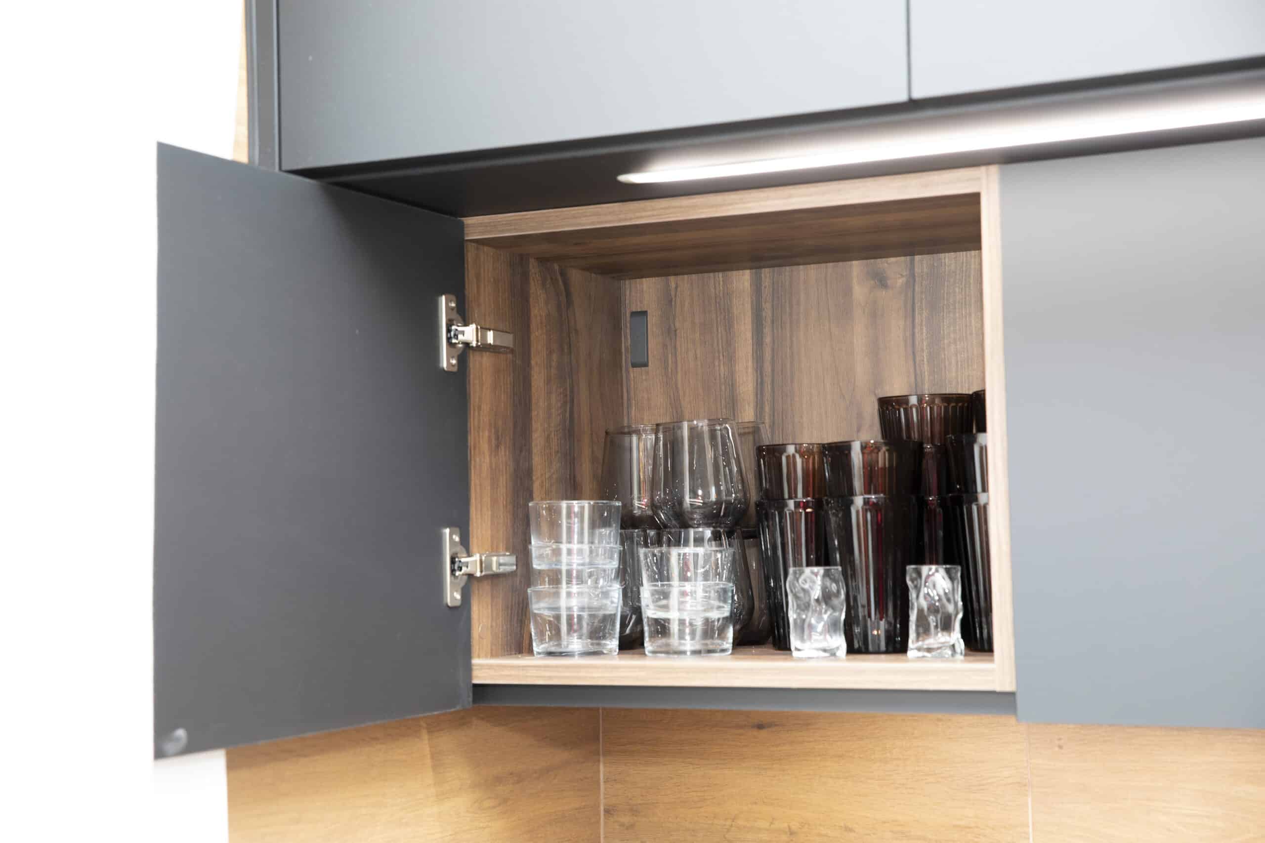 Cocina a medida con muebles a doble altura
